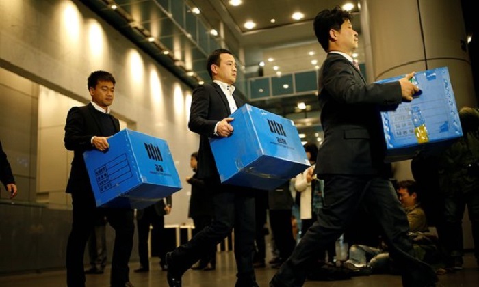 Samsung HQ raided by prosecutors as South Korean political scandal deepens 